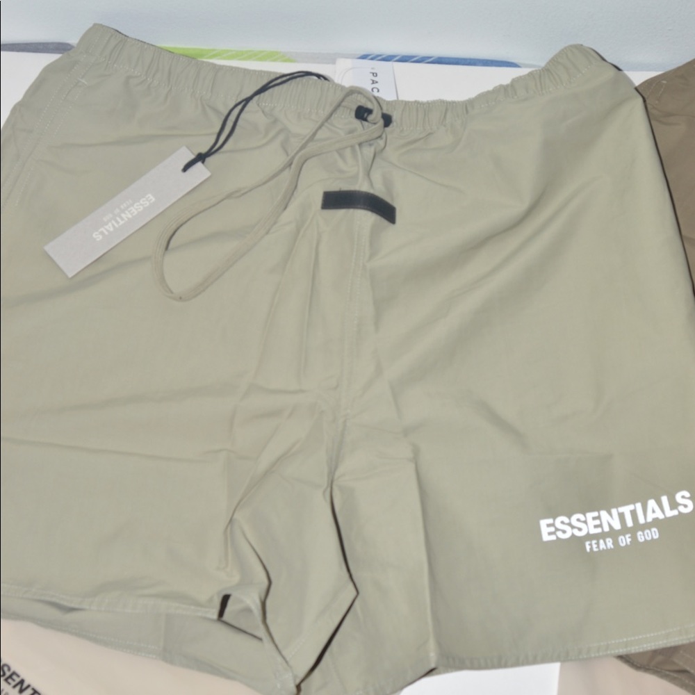 FEAR OF GOD ESSENTIALS volley shorts